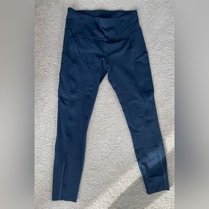 Lululemon fast and free. Size 8. Barely worn. Smoke and pet free home.
